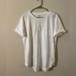 Gap embroidered tshirt